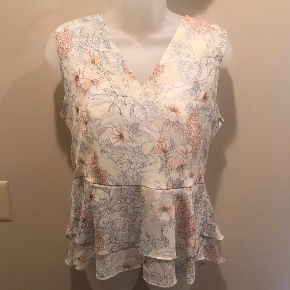 Tommy Hilfiger Sleeveless V-neck top size medium